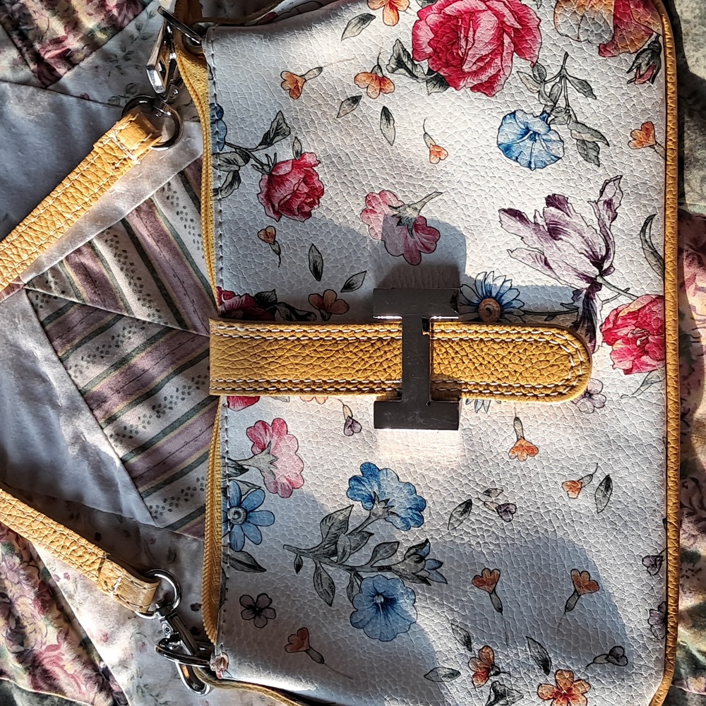 Gorgeous VL Venice Leather floral bag with long strap